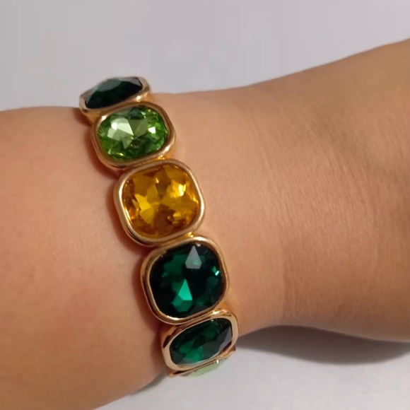 Diamond Green Haze Gemstone Crystal Stretch Bracelet - Picture 10 of 16